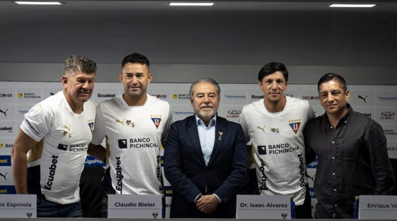 Liga de Quito organizó una rueda de prensa con Claudio Bieler, Enrique Vera y Carlos Espínola, en la previa de la Noche Blanca.