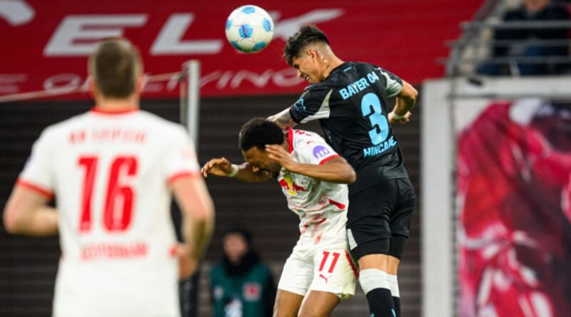 Piero Hincapié fue titular y jugó los 90 minutos en el empate 2 a 2 entre el Bayer Leverkusen y el Leipzig, partido válido por la Bundesliga.