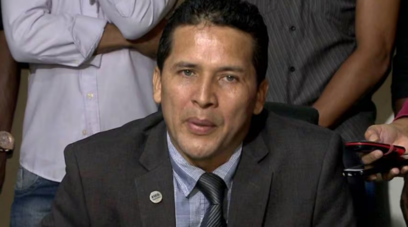 Luis Muentes rechaza la presencia de Byron Moreno