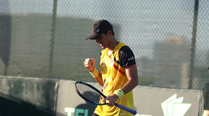 Ecuador y Uruguay empatan 1 a 1 en los playoffs de la Copa Davis, que se está jugando en el Salinas Golf & Tenis Club.