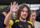 Carles Puyol, estrella invitada de Barcelona SC para la Noche Amarilla, estuvo dentro de una esfera, que se abrió al presentarlo.