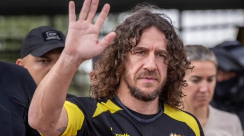 Carles Puyol, estrella invitada de Barcelona SC para la Noche Amarilla, estuvo dentro de una esfera, que se abrió al presentarlo.