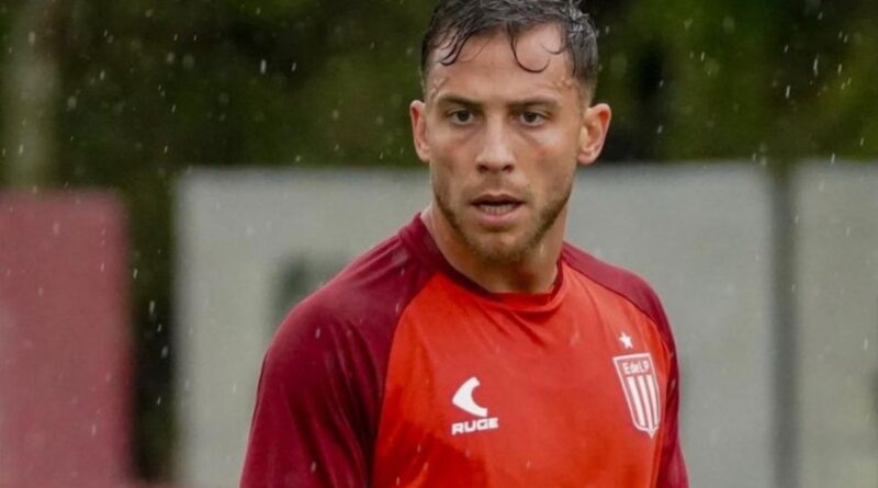 Estudiantes de La Plata aún no concreta el pago a Liga de Quito por el fichaje de su excapitán Ezequiel Piovi.