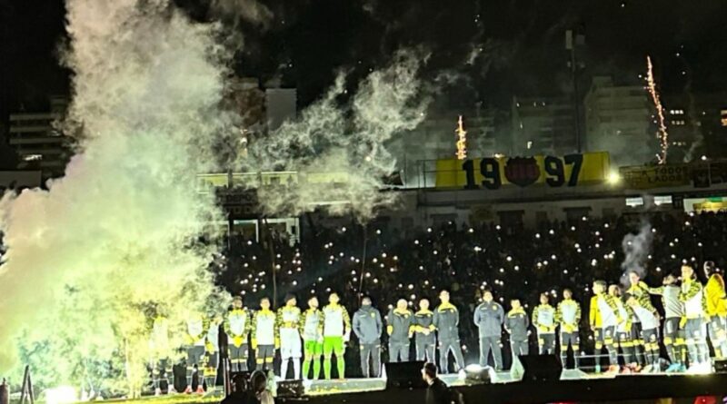 Barcelona SC presentó a su plantilla oficial para el 2025 en la Noche Amarilla en el estadio Olímpico Atahualpa.