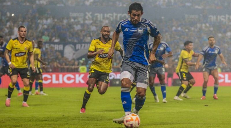 Emelec rechaza y lamenta los actos de violencia durante la Explosión Azul, que provocaron la suspensión del partido ante Barcelona SC.