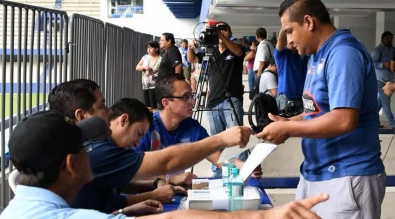 José Auad y Jorge Guzmán son los candidatos para elegir en las elecciones del Club Sport Emelec este jueves 27 de febrero.