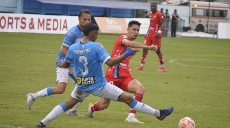 El Nacional y Manta se enfrentaron en el estadio Jocay, este 8 de marzo del 2025.