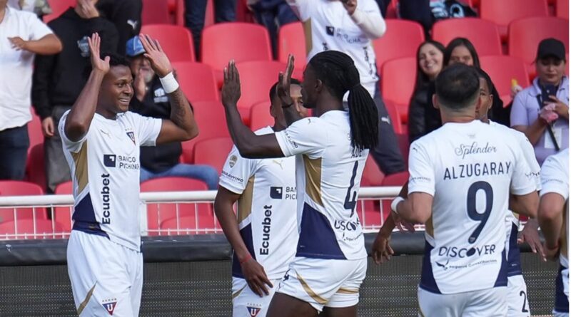 Liga de Quito (LDU) golea 4 a 0 Orense, con goles de Michael Estrada, Álex Arce, Lizandro Alzugaray y Gabriel Villamil.