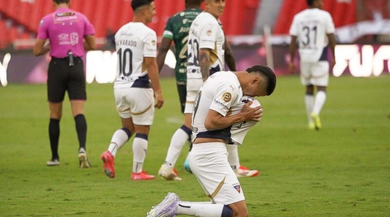 Álex Arce vivió una corta sequía en este inicio de temporada. El paraguayo tardó 3 partidos oficiales para marcar su primer gol con LDU.