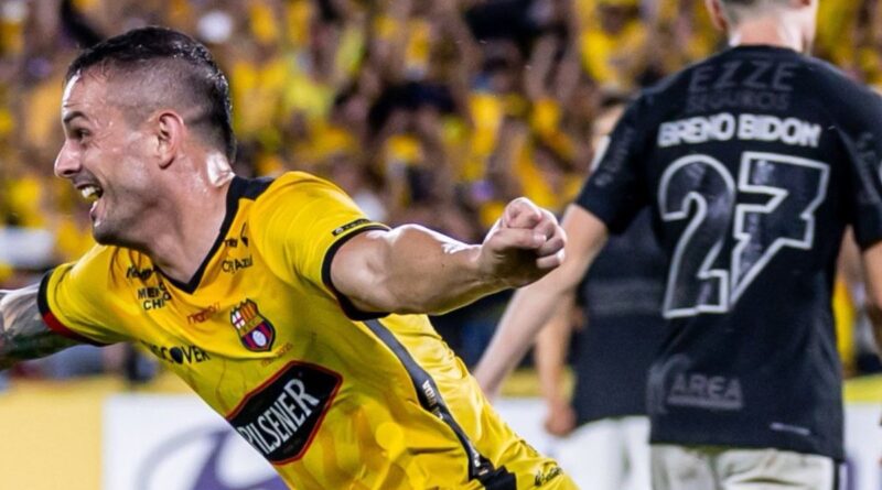 La Conmebol designó al uruguayo Esteban Ostojich como árbitro principal el duelo Corinthians vs. Barcelona SC.