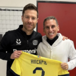 Sebastián Beccacece visita a Piero Hincapié en Alemania