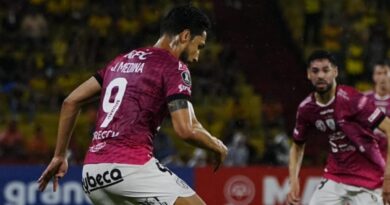 IDV perdió una oportunidad inmejorable para ganar sus primeros puntos de visita en la Libertadores tras la derrota ante Barcelona SC.