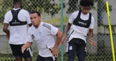 Emelec recupera a Joao Quiñónez, Juan Pablo Ruiz y Elkin Muñoz para enfrentar a Libertad.