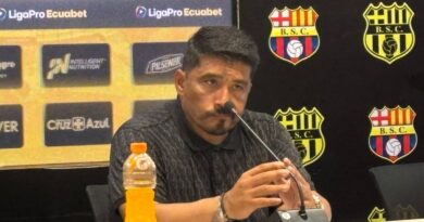 Omar Asad, DT de El Nacional, pone en duda su continuidad al mando del club tras la derrota ante Barcelona SC.