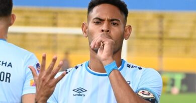 Universidad Católica venció 2 a 0 a Orense y no se despegó del líder de la LigaPro, Independiente del Valle.