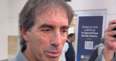 Guillermo Almada, técnico del Club Pachuca, arribó en la ciudad de Guayaquil para celebrar el Centenario de Barcelona SC.