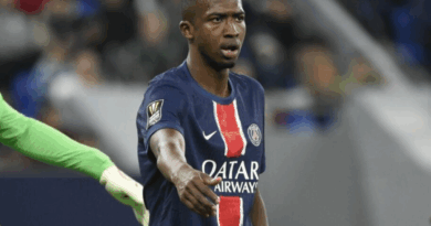Willian Pacho vista al Arsenal por la semifinal de la Champions League