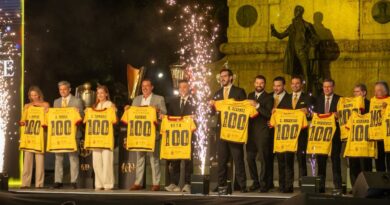 Barcelona SC celebró una sesión solemne por 100 años de historia en el Parque Centenario de Guayaquil.