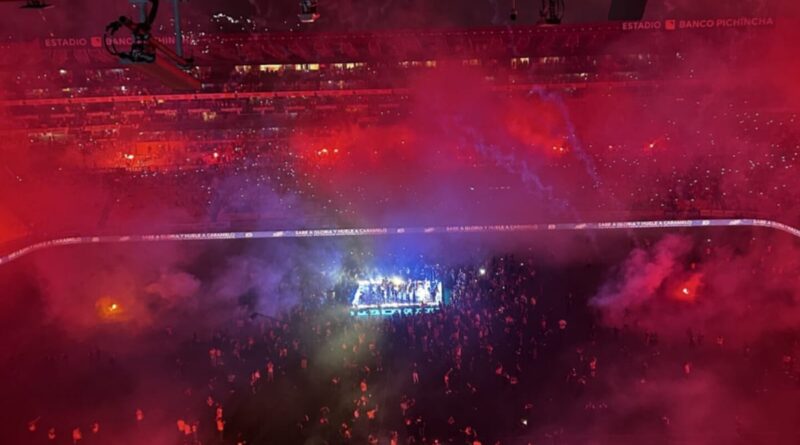 El mundo Barcelona SC vivió una fiesta fantástica en la Noche Centenario, con goles, exglorias, artistas y un show de pirotecnia.