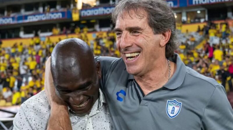 Guillermo Almada volvió a dirigir un partido en el estadio Monumental tras seis años y 18 días, pero esta vez como DT del Pachuca.