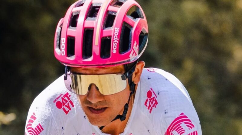 En una etapa llana, sin tanto desgaste, Richard Carapaz cumplió un gran papel para mantener el segundo lugar del Giro de Italia.