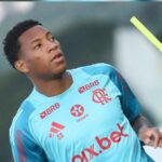 Gonzalo Plata, delante de Flamengo, no jugará ante LDU este jueves 15 de mayo por la Copa Libertadores 2025.