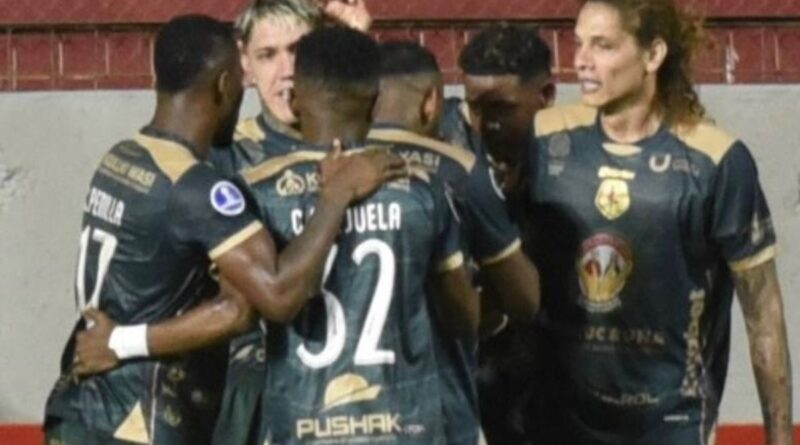 Mushuc Runa es líder del Grupo E con 13 puntos.