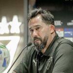 Vitamina Sánchez, director técnico de LDU, apuesta por Gonzalo Valle para enfrentar a Flamengo en la Copa Libertadores.