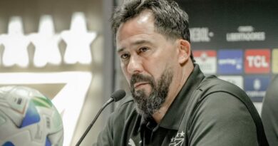 Vitamina Sánchez, director técnico de LDU, apuesta por Gonzalo Valle para enfrentar a Flamengo en la Copa Libertadores.