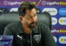 Pablo ‘Vitamina’ Sánchez, director técnico de Liga de Quito, responde a la críticas y asegura su continuidad en el conjunto albo.