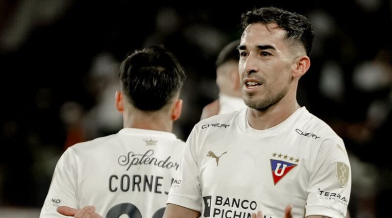 Liga de Quito goleó 3-0 a Central Córdoba y clasificó a los octavos de final de la Copa Libertadores 2025.