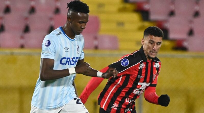 Universidad Católica vence a Vitória y termina la fase de grupos de la Copa Sudamericana líder e invicto con 14 puntos.