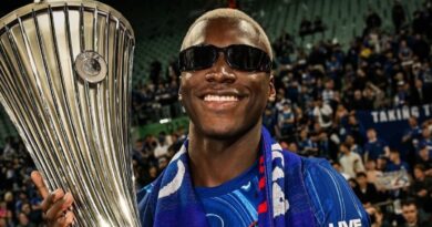 Moisés Caicedo, campeón de la Conference League con el Chelsea, responde a Tino Asprilla quien lo llamó “Jugador normalito”.