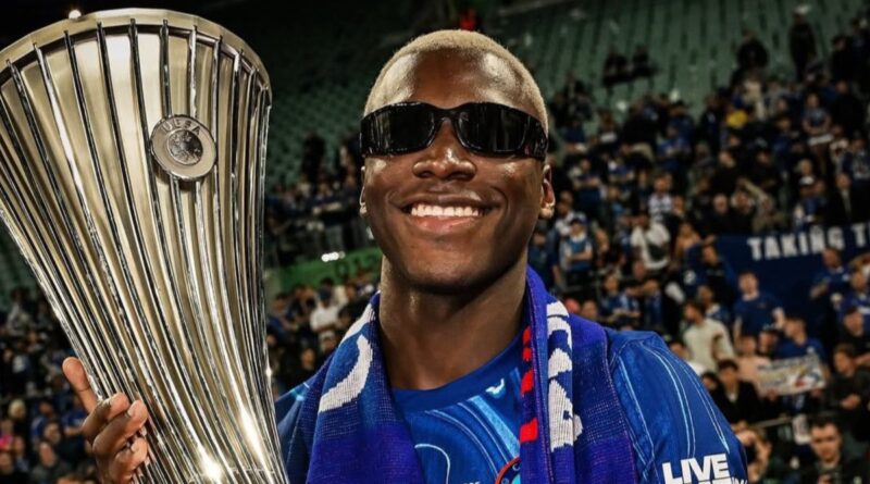 Moisés Caicedo, campeón de la Conference League con el Chelsea, responde a Tino Asprilla quien lo llamó “Jugador normalito”.