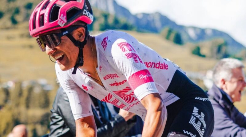 Richard Carapaz atacó y se consolidó en el segundo lugar de la General tras la etapa 19 del Giro de Italia.