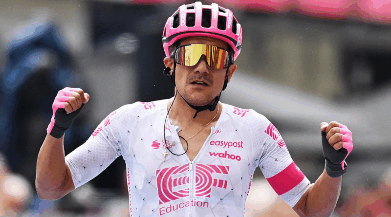 Richard Carapaz ya está en el podio del Giro de Italia