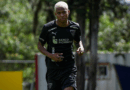 Nilson Angulo entrena en Liga de Quito; su futuro en Anderlecht es incierto, con interés de Celtic y Liverpool.