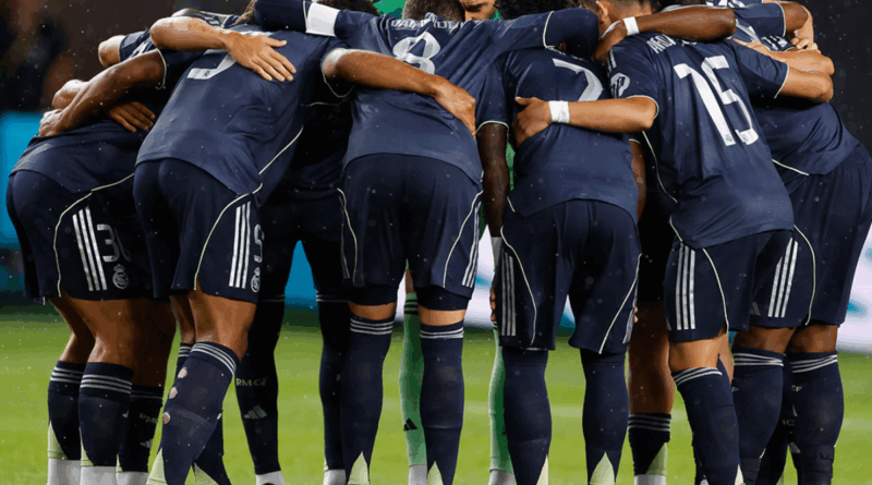El Real Madrid venció 3-0 al Salzburg, clasificó a octavos y enfrentará a Juventus; Mbappé estuvo ausente por gastroenteritis.