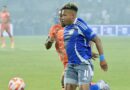 Emelec festejó su segunda Explosión Azul en medio de refuerzos, artistas invitados, fuegos pirotécnicos y un amargo empate 0 a 0.