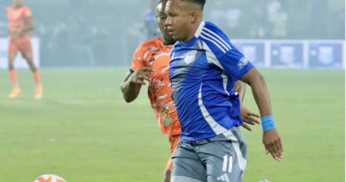 Emelec festejó su segunda Explosión Azul en medio de refuerzos, artistas invitados, fuegos pirotécnicos y un amargo empate 0 a 0.