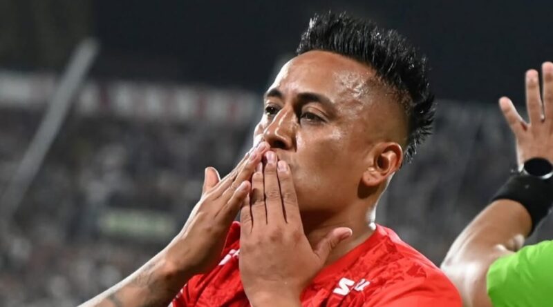 Pese a que ya lo presentaron en la Explosión Azul, Christian Cueva todavía no es jugador del Club Sport Emelec.