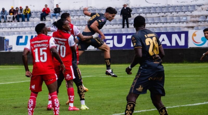 Jean Carlos Blanco cumplió la inexorable ley del ex ante Aucas, pero Técnico Universitario no hizo respetar su localía.