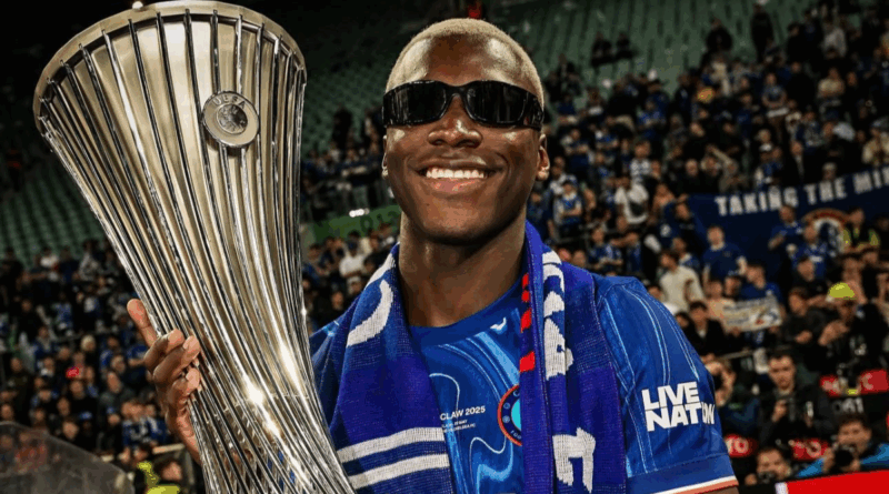 Moisés Caicedo fue recibido con aplausos en la Tri