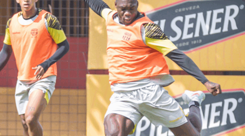 Felipe Caicedo vuelve a entrenar con Barcelona SC