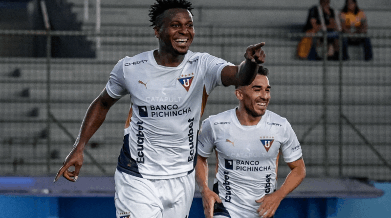 Liga de Quito golea al Delfín con triplete de Michael Estrada
