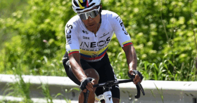 Jhonatan Narváez destaca en la primera etapa del Tour de Francia 2025