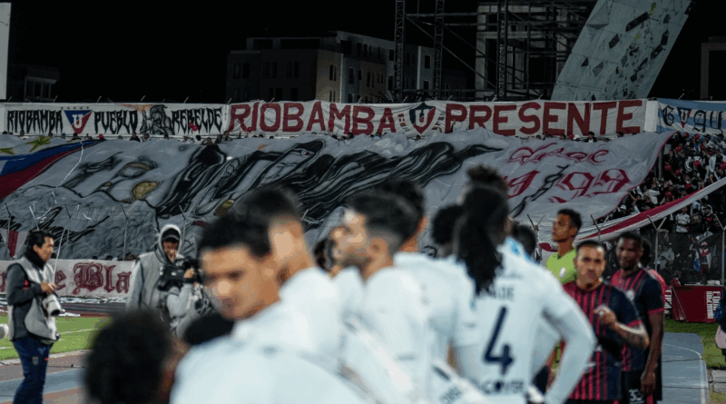 Hinchas de LDU protagonizan una pelea contra hinchas de Olmedo