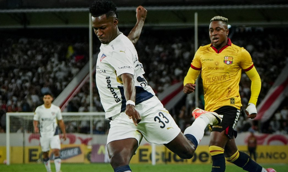 El partido entre Liga de Quito y Barcelona SC se jugará el viernes 3 de abril