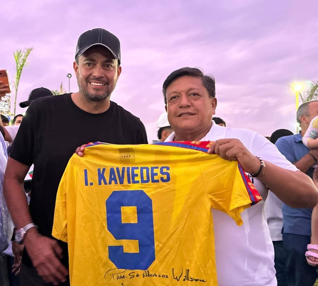 Wilson Erazo, alcalde Santo Domingo de los Tsáchilas, con Jaime Iván Kaviedes.