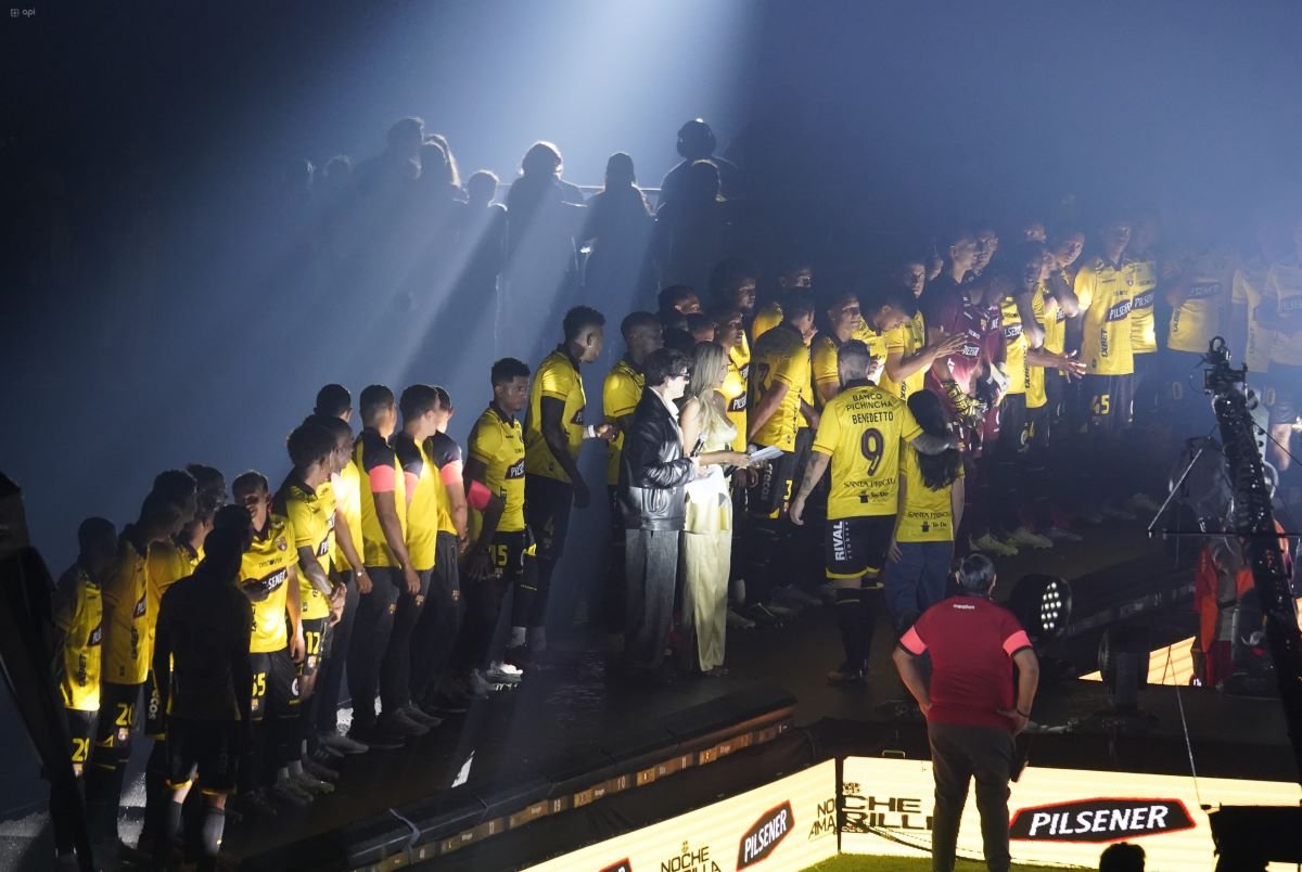 Los jugadores de Barcelona SC en la presentación de la Noche Amarilla 2026. Fotos: API